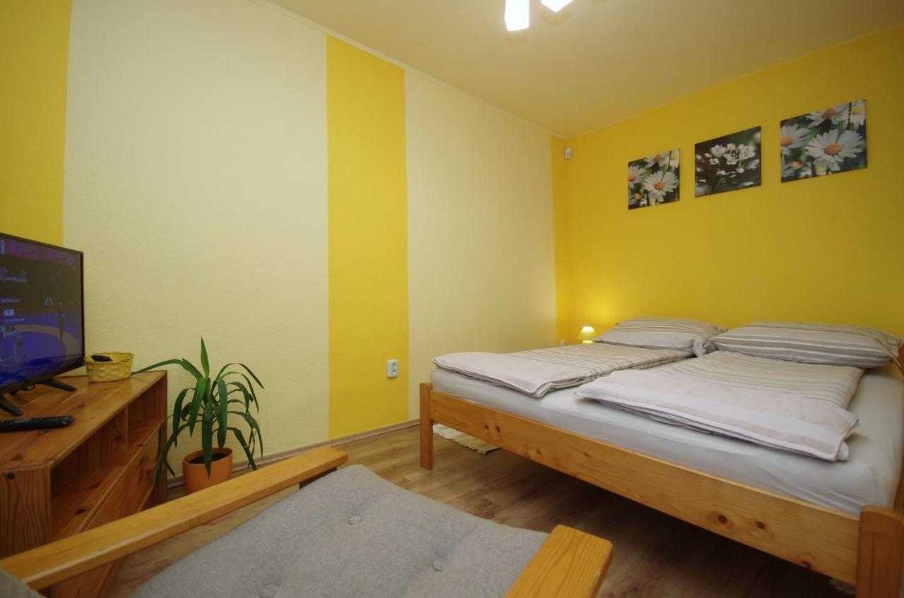 Bodza Apartman Gyula Buitenkant foto